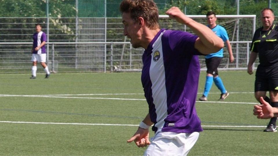 Nach dem deutlichen 6:3-Auswärtssieg in Schwalbach können die Spieler des SFD Schwanheim mit Recht die Siegerfaust ballen. F: Menning