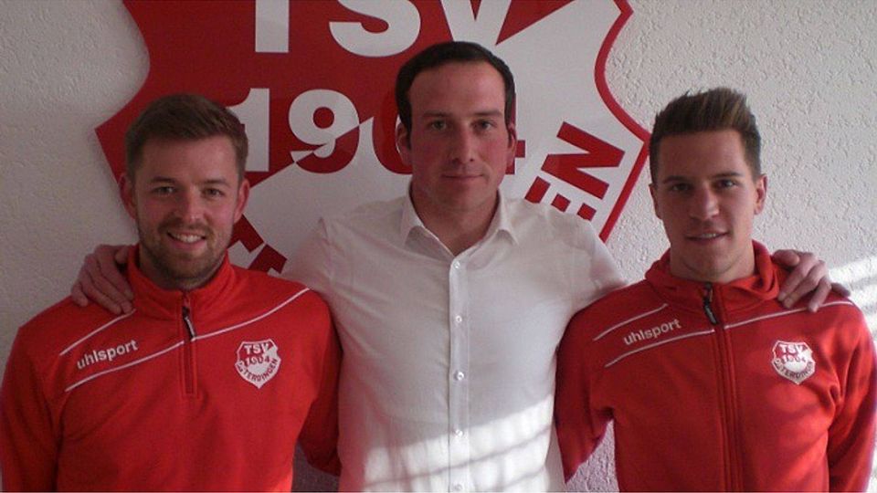Das neue Spielertrainer-Duo mit Abteilungsleiter Markus Keller (Mitte) des TSV Ofterdingen II.