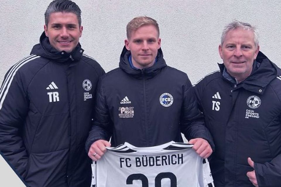 Sebastian Siebenbach (l.), Kevin Weggen (Mitte) und Torsten Schedler bleiben dem FC Büderich erhalten. 