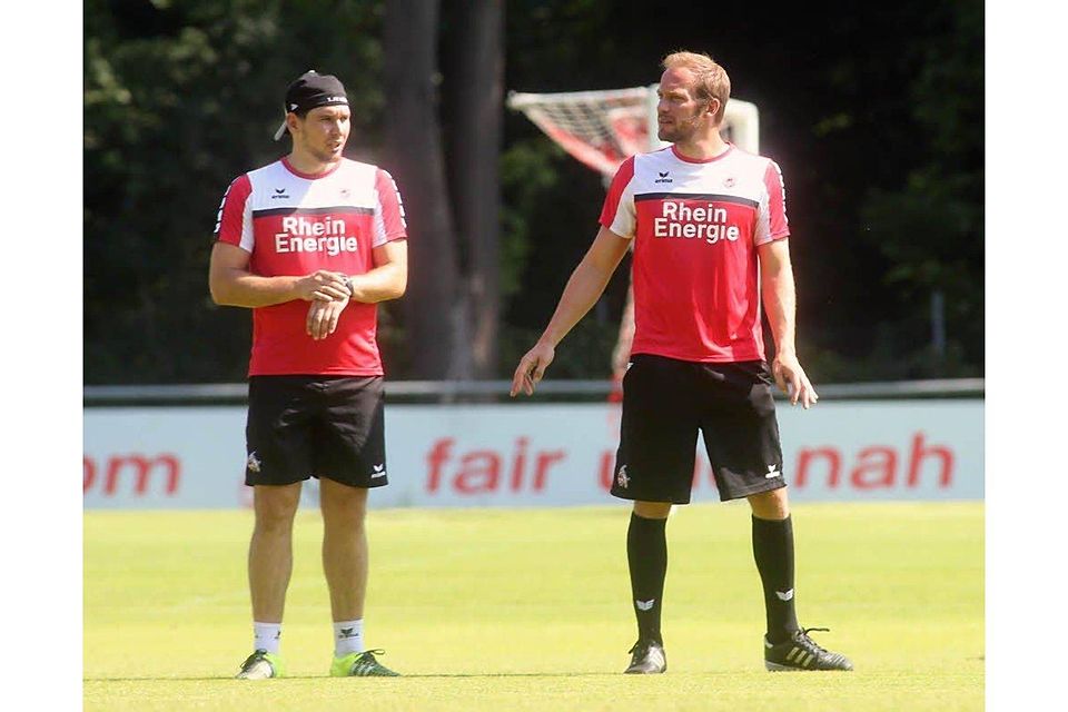 Alles bestens im Blick: Cheftrainer Martin Heck (rechts) und Co-Trainer Patrick Helmes beim Training der U?21 des 1. FC Köln, Foto: Dahmen