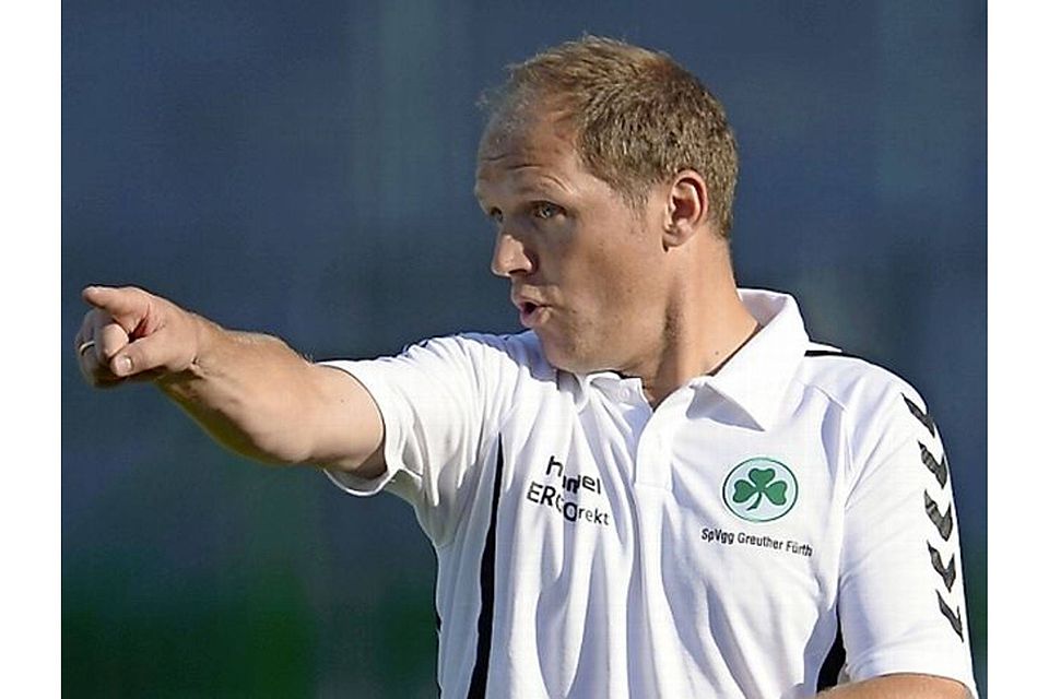 \"Der Fußball ist so viel schneller, so viel athletischer\": Ludwig Preis, jetzt wieder an der Seitenlinie der Fürther Reserve in der Regionalliga. F: Zink