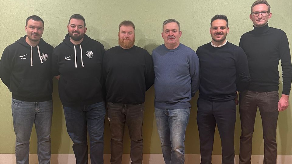 Die Trainer und Funktionäre des SV Groköllnbach