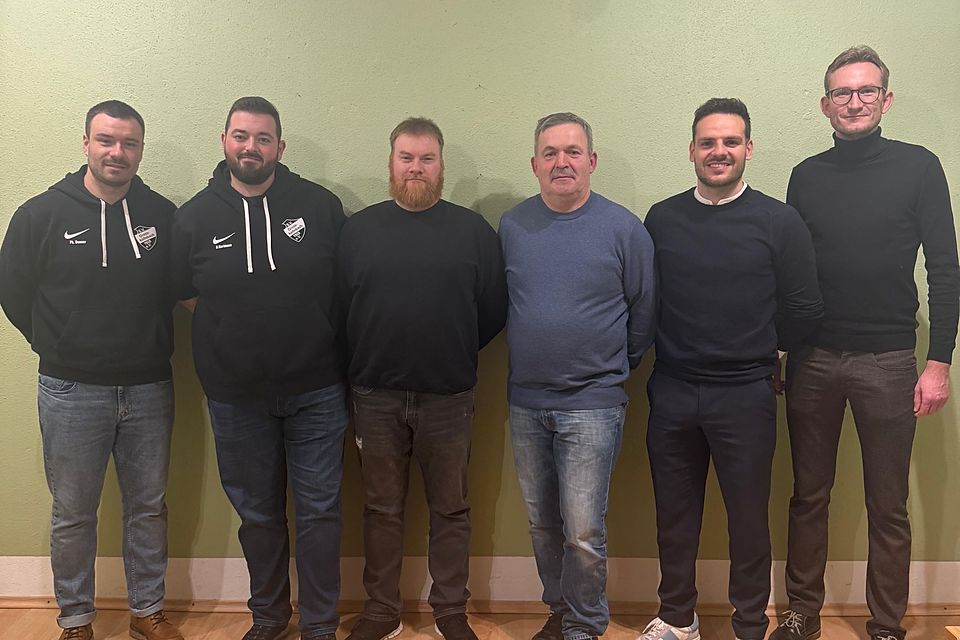 Die Trainer und Funktionäre des SV Groköllnbach