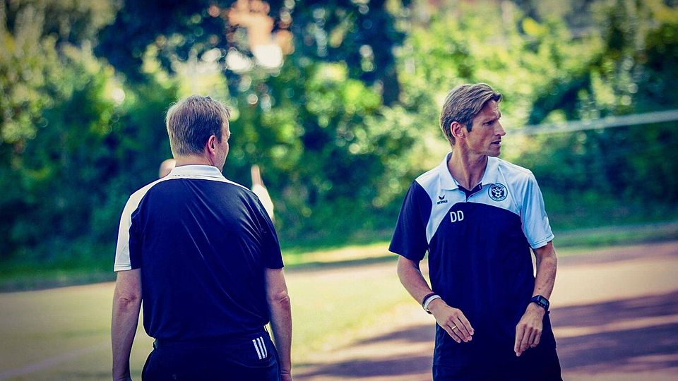 Gespannt: Delbrücks Trainerduo Detlev Dammeier (r.) und Carsten Johanning lassen sich überraschen, welches Gesicht ihr Team zum Saisonauftakt zeigt. 