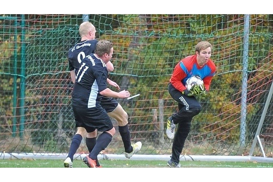 Nichts zu holen gab es für die Stürmer des VfL Sponheim. Gästekeeper Nils Keber hielt seinen Kasten sauber.F: Coutandin