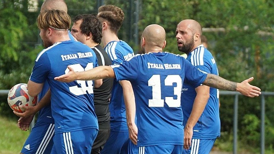 Italia Hilden jubelt zum Saisonauftakt.