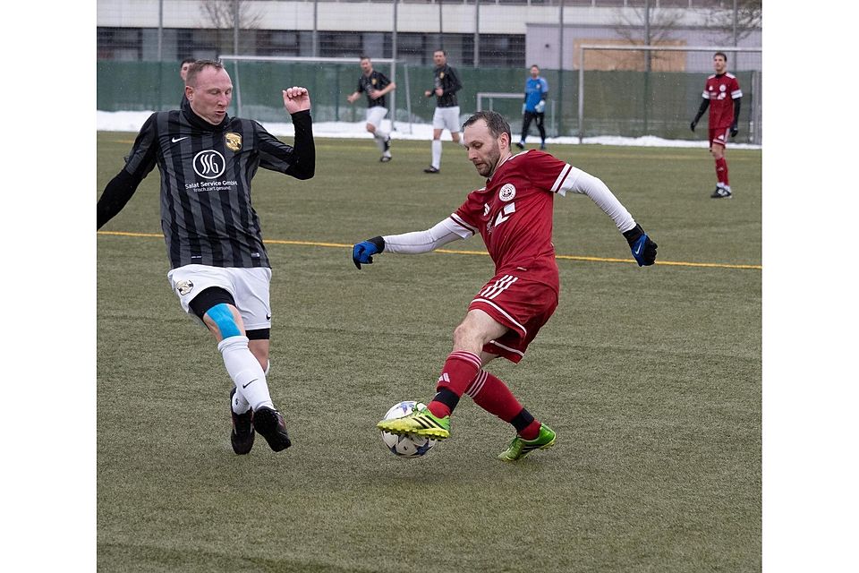Abkappen, abspielen: Die FC-Kicker um (re.) Stephan Hinteregger sind Kunstrasen-Kombinationen gewöhnt.