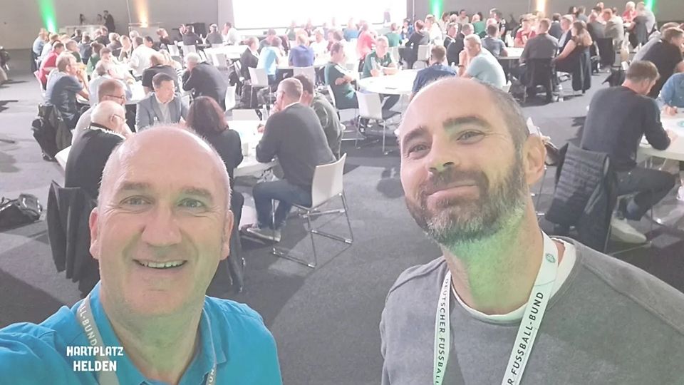 Gerd Thomas und Tim Frohwein (v.l.) beim DFB-Amateurkongress im September 2023: Nun laden die Hartplatzhelden zur eigenen Amateurfußball-Konfernz am 23. Mai nach Berlin