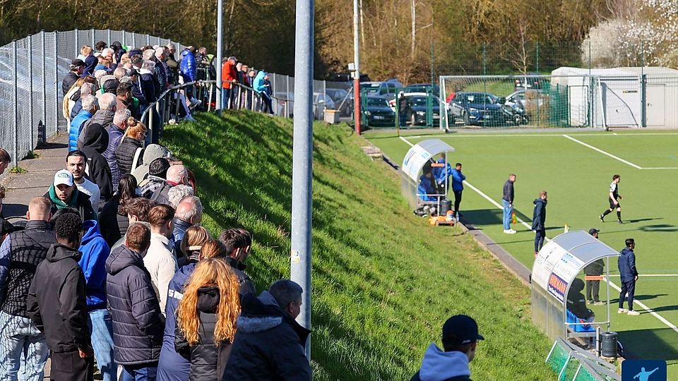 Volle Sportplätze und gute Stimmung: Das war auch wieder in der Saison 24/25 im Rheingau-Taunus-Kreis der Fall. Nun fragen sich aber viele - wer steigt denn jetzt ab, wer steigt auf? Alles hier im Überblick.