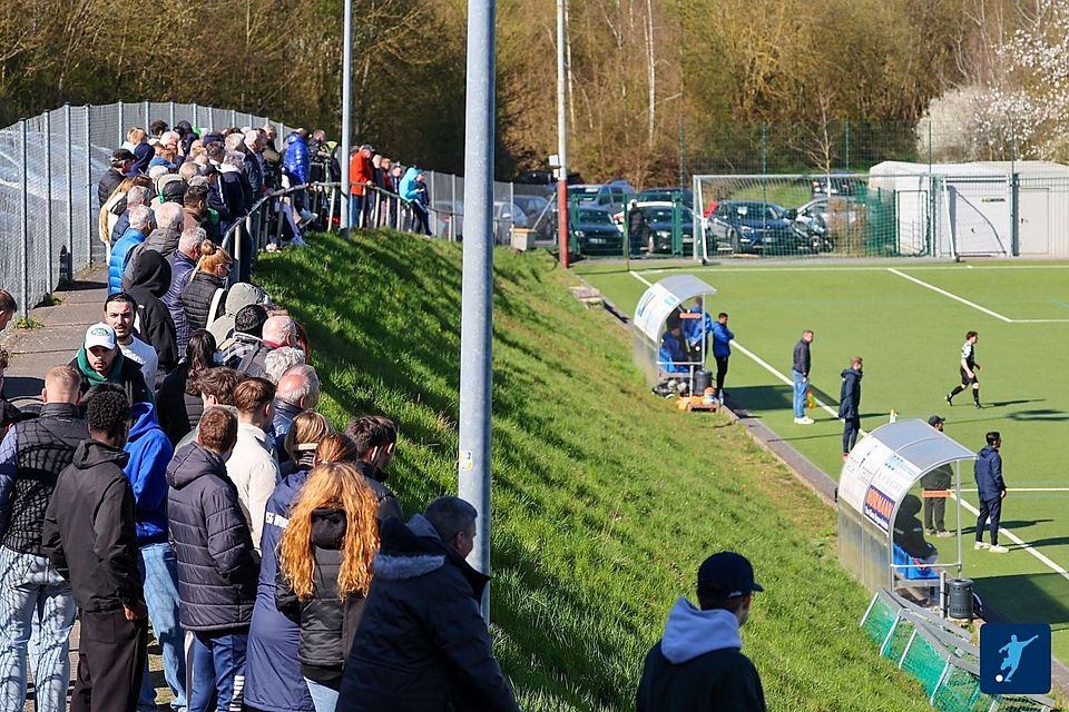 Volle Sportplätze und gute Stimmung: Das war auch wieder in der Saison 24/25 im Rheingau-Taunus-Kreis der Fall. Nun fragen sich aber viele - wer steigt denn jetzt ab, wer steigt auf? Alles hier im Überblick.