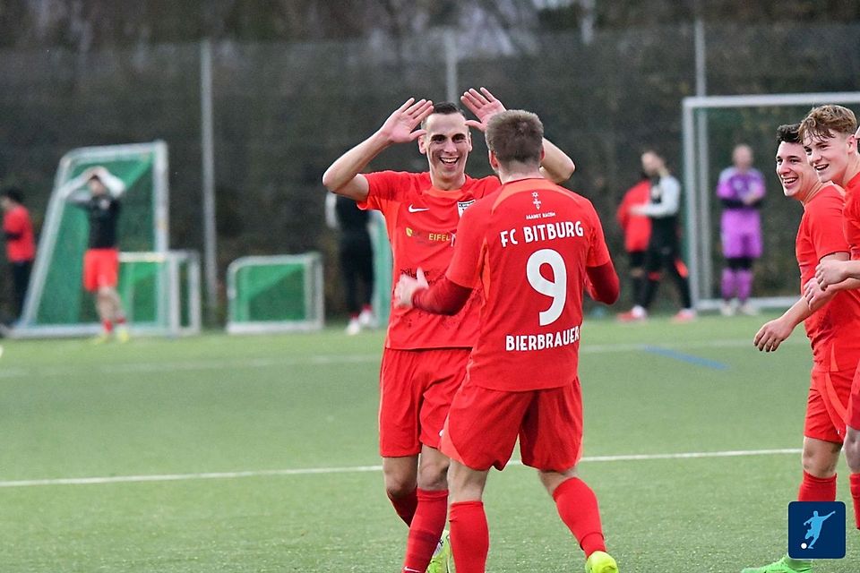 Präsentierten sich in Torlaune: Simon Floß und Joshua Bierbrauer. Präsentierten sich in Torlaune: Simon Floß und Joshua Bierbrauer.