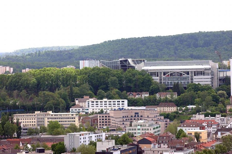Da oben auf dem Betzenberg thront das Fritz-Walter-Stadion. 	Archivfoto: dpa