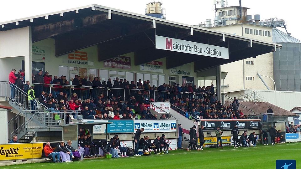 Regionalliga am Dorf: Eine Flutlichtanlage soll auch in Hankofen her - so will des der Bayerische Fußball-Verband.