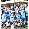 Das Team des SV Niersquelle Kuckum feiert den Sieg beim sechsten Fußball-Turnier um den Lewis-Holtby-Cup in Gerderath. Foto: Royal