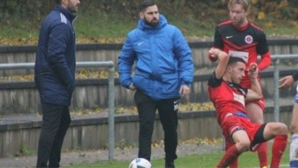 Übernimmt ab Saisonende die volle Verantwortung: Marco Kiene (Mitte) wird zum Chef-Coach des TSV Mommenheim. F: Astrid Salzmann