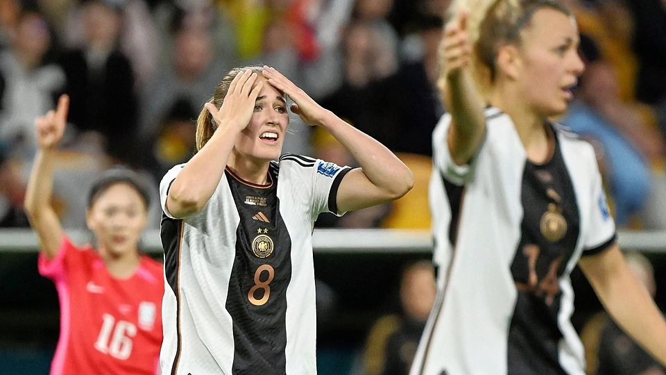 Der jüngste Tiefschlag einer ganzen Reihe von Misserfolgen der DFB-Teams: Die Frauen schieden in der WM-Vorrunde aus.
