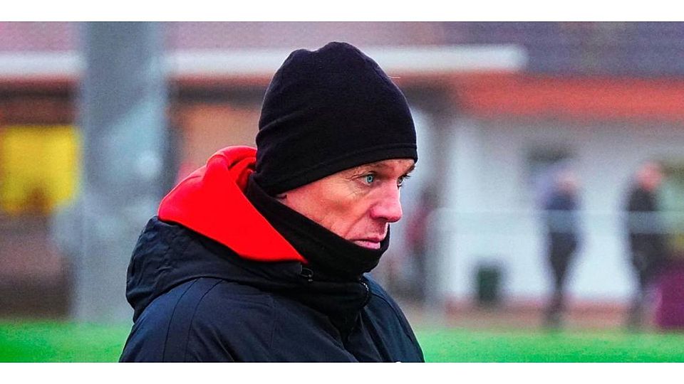 Zurück zu den Wurzeln: Oliver Dönges, derzeit noch Trainer des Verbandsligisten SG Kinzenbach, steht ab Sommer wieder an der Seitenlinie der SG Reiskirchen/Niederwetz. Foto: Peter Bayer 