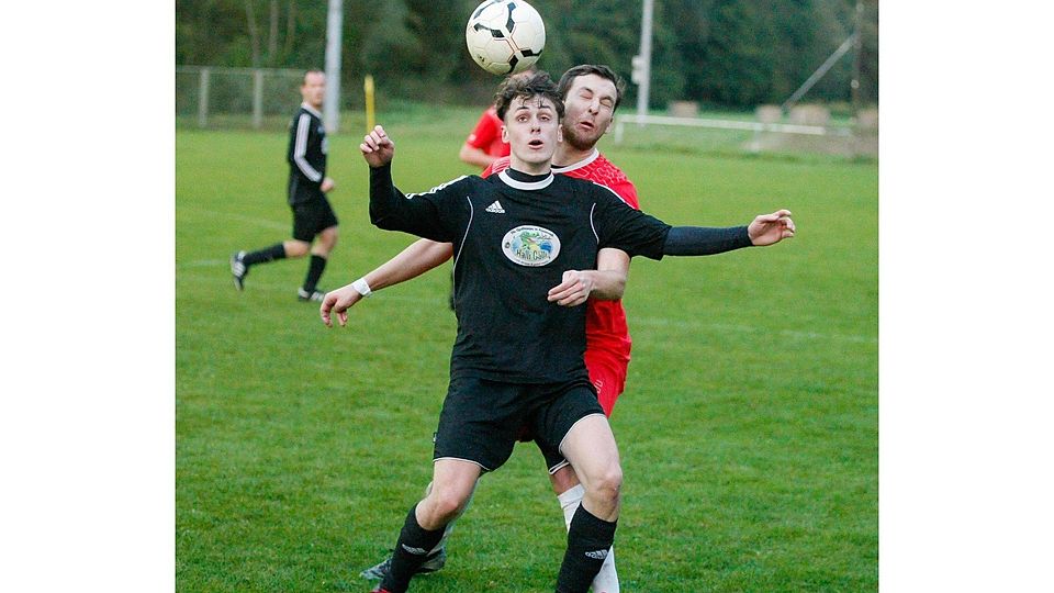 Wiedergutmachung verpasst: Die SG Nordpfalz (schwarze Trikots) spielte 4:4 gegen Alsenztal II.