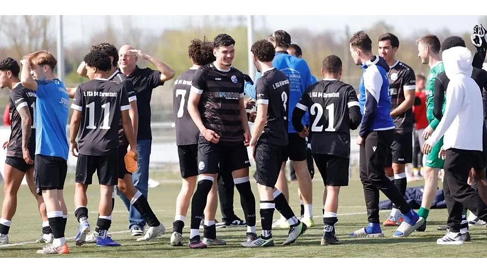 Aufwärtstrend: Nach dem Sieg gegen den SV Unter-Flockenbach, nachdem dieses Foto entstand, gewann der FCA Darmstadt in der Fußball-Verbandsliga auch in Neu-Anspach und hat neue Hoffnung auf den Klassenerhalt.
