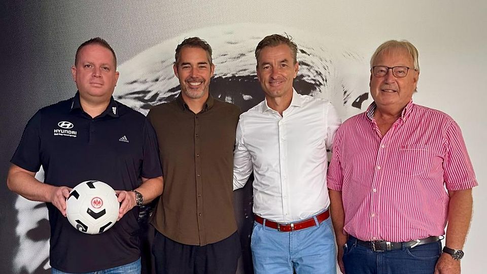 Michael Trippel, Michael Otto, Alexander Schur und Heinz Wagner (v.l.) besiegeln die Kooperation