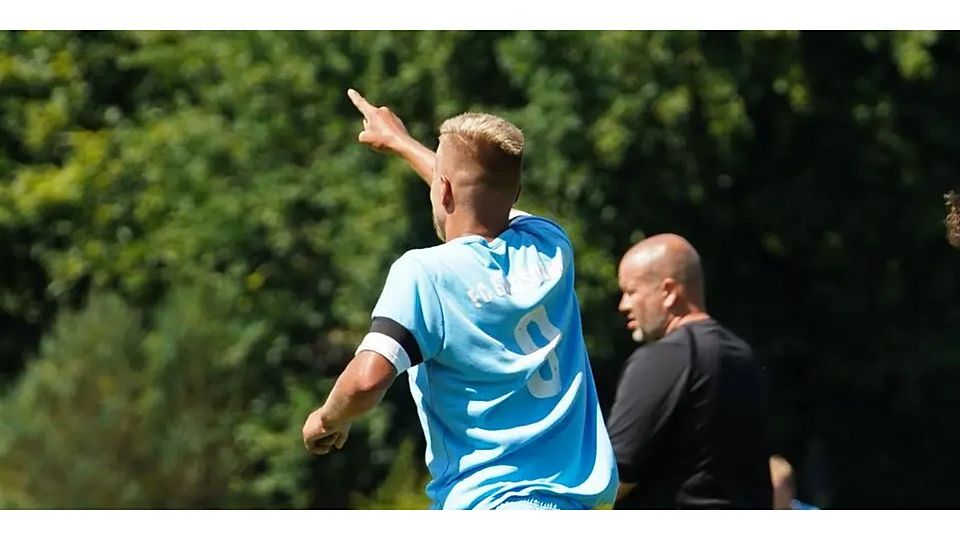 Tim Sattler und der FC Burgsolms III feiern in der Fußball-B-Liga Wetzlar noch einen Sieg zum Jahresabschluss. (Archivfoto) © Isabel Althof