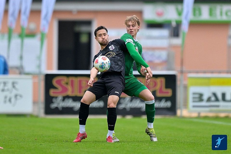 Es war fußballerisch kein Leckerbissen, was Eichstätt und Schwaben Augsburg anboten. Achitpol Keereerom (li.) machte letztlich den Unterschied.