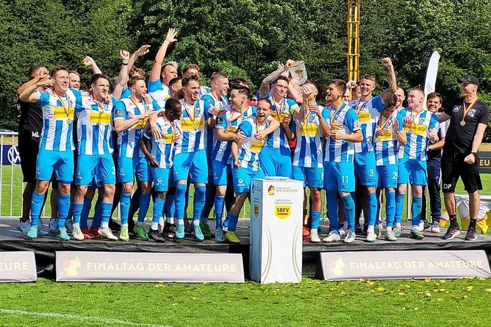 Der Jubel kannte bei den Spielern des SV Oberachern nach dem Sieg keine Grenzen.