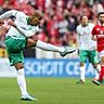 Außenverteidiger Theodor Gebre Selassie hat sich beim 2:1-Auswärtssieg gegen den FC Augsburg eine Gehirnerschütterung zugezogen. Foto: Getty Images