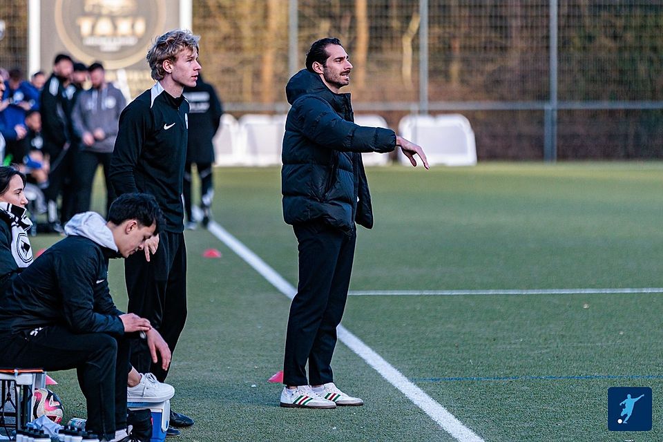 Frechen-Coach Okan-Tamer Özbay verhalf seiner Mannschaft selbst zum Sieg. 