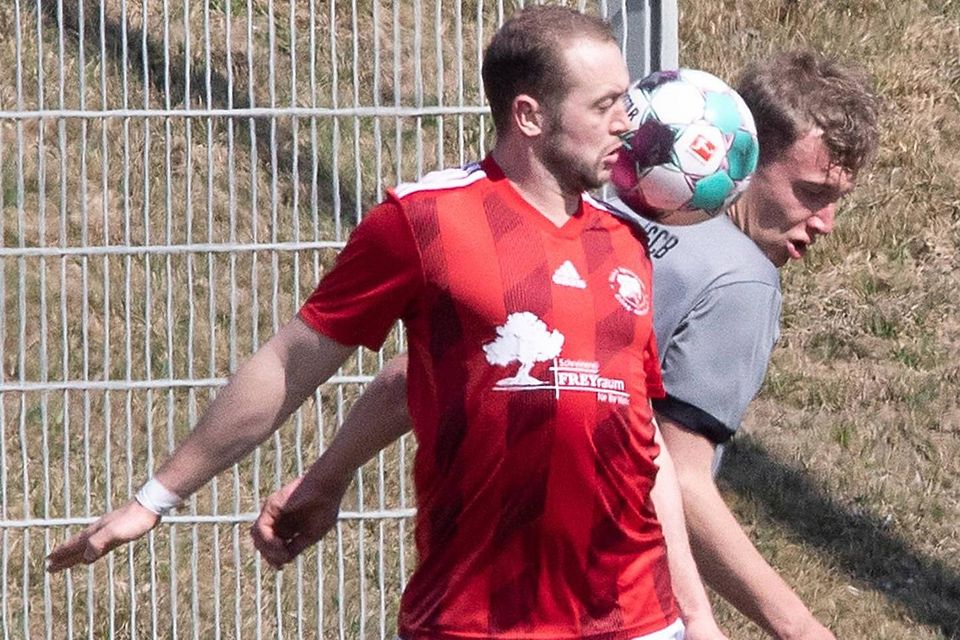 Mit 21 Saisontreffern führt Manuel Öhler (l.) vom TSV Erling-Andechs die Torjägerliste der A-Klasse 5 an.