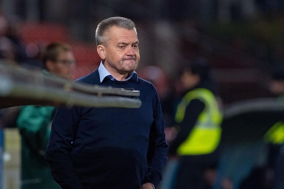 spvgg unterhaching gegen würzburger kickers, 31.10.2025 manni schwabl nach dem 0:2 spvgg unterhaching gegen würzburger kickers, 31.10.2025 manni schwabl nach dem 0:2