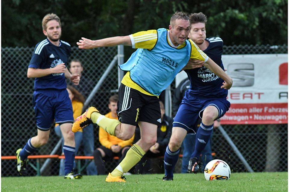 SVM-Spielertrainer Marco Spitzer mit einem energischen Antritt. | Foto: Sebastian Köhli
