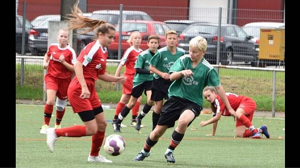 Gegen die C-Junioren des TSV Nördlingen (2:3) konnte sich Chantal Halici vom TSV Crailsheim oftmals durchsetzen.   Herbert Reuther
