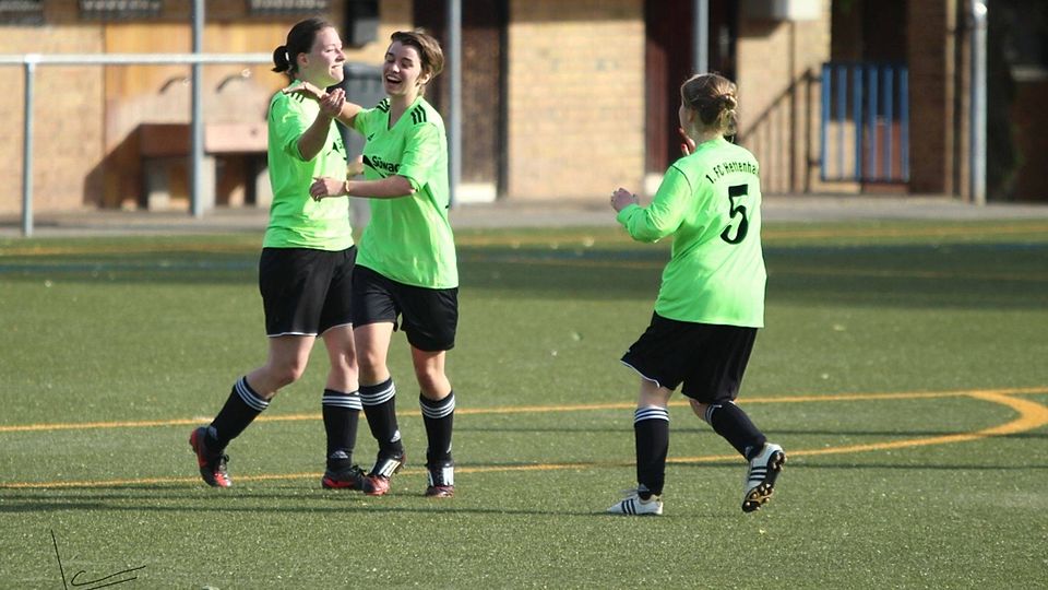 Wollen auch am Samstag jubeln: Die Frauen des FC Hettenhain können mit einem Sieg Meister werden. Archivfoto: Jan Henz