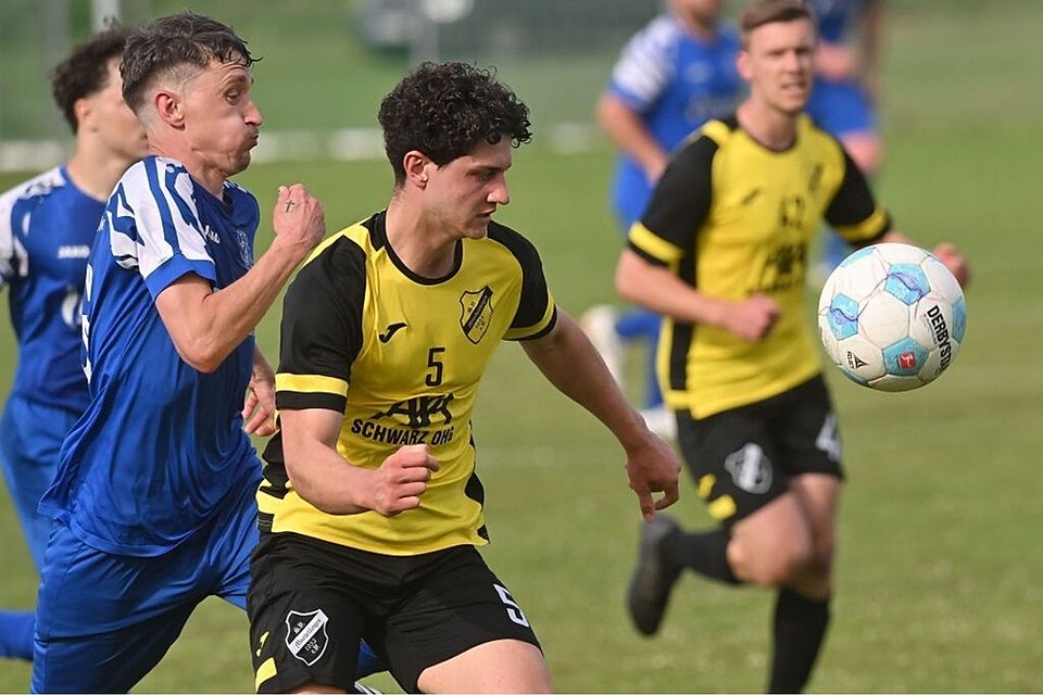 Marlon Gebhardt (rechts) war mit dem SV Mundelfingen nicht nur gegen den SV Göschweiler zumeist einen Schritt voraus. Marlon Gebhardt (rechts) war mit dem SV Mundelfingen nicht nur gegen den SV Göschweiler zumeist einen Schritt voraus.