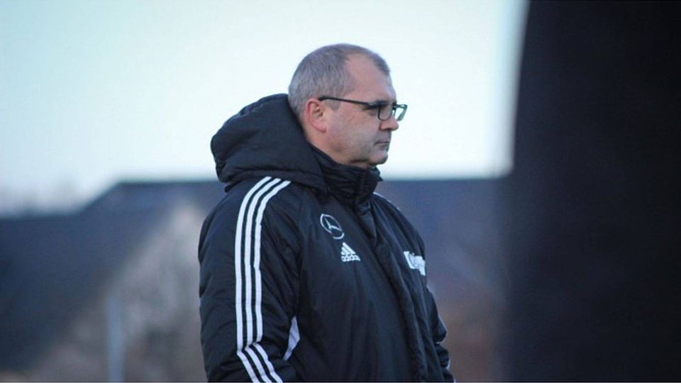 Ist seit Oktober 2014 bereits Trainer des SV Geseke und bleibt auch in der nächsten Spielzeit an der Seitenlinie der Geseker: Trainer Ralf Heider.F: Kara