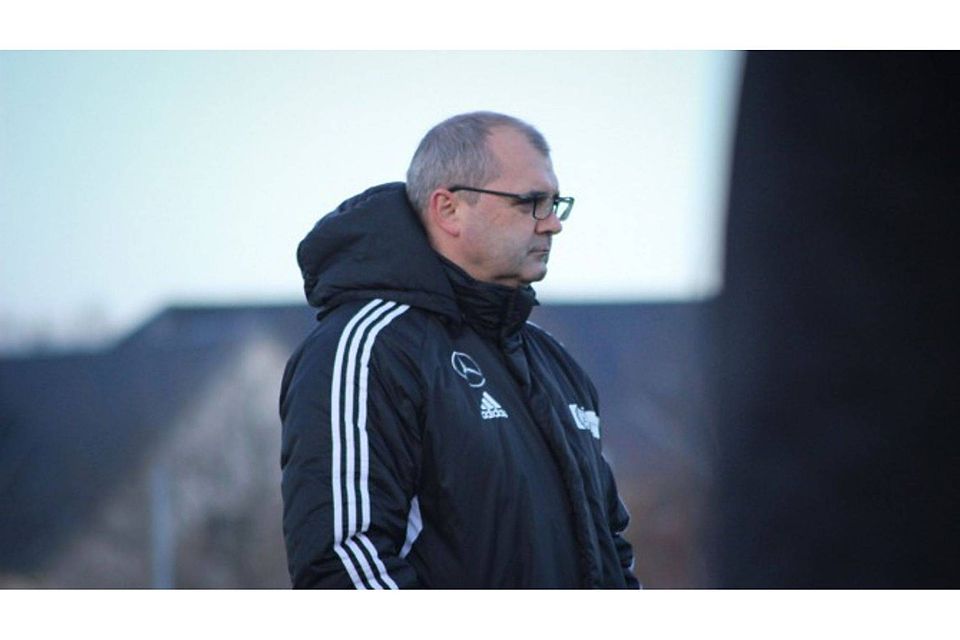 Ist seit Oktober 2014 bereits Trainer des SV Geseke und bleibt auch in der nächsten Spielzeit an der Seitenlinie der Geseker: Trainer Ralf Heider.F: Kara