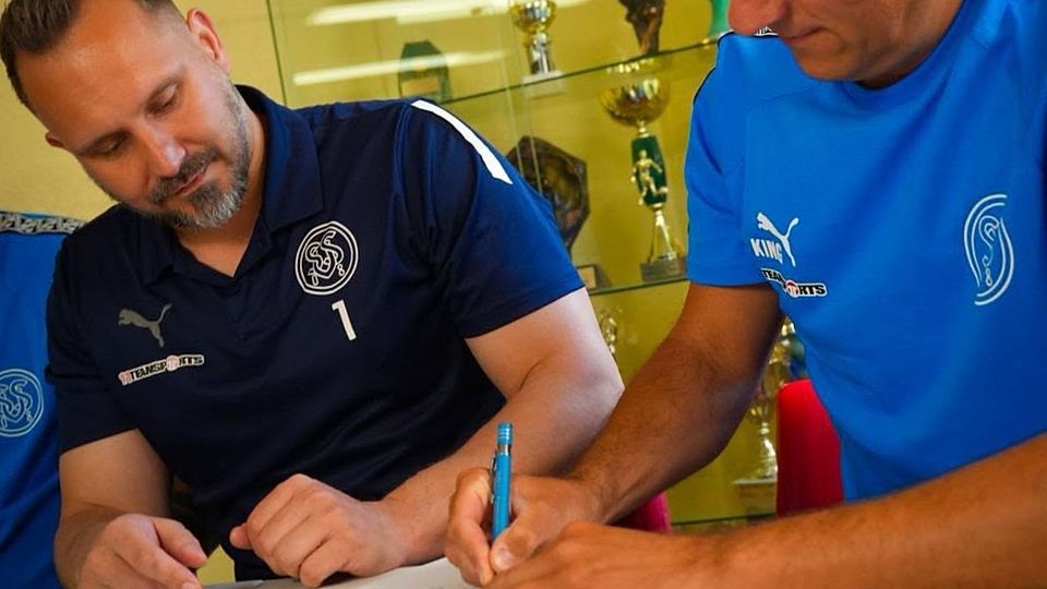 Tinte trocken! Neues Trainerduo und einige Neuzugänge konnte Kevin Eichhorn-Jeremias-Sohn (links) im Sommer nach Steinach lotsen.