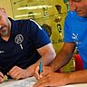 Tinte trocken! Neues Trainerduo und einige Neuzugänge konnte Kevin Eichhorn-Jeremias-Sohn (links) im Sommer nach Steinach lotsen.