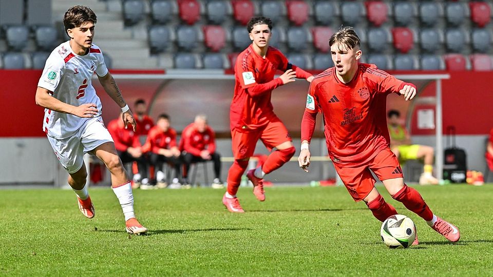 Lennart Karl (re.) überragt im Nachwuchs des FC Bayern und beeindruckt auch im Profi-Training.