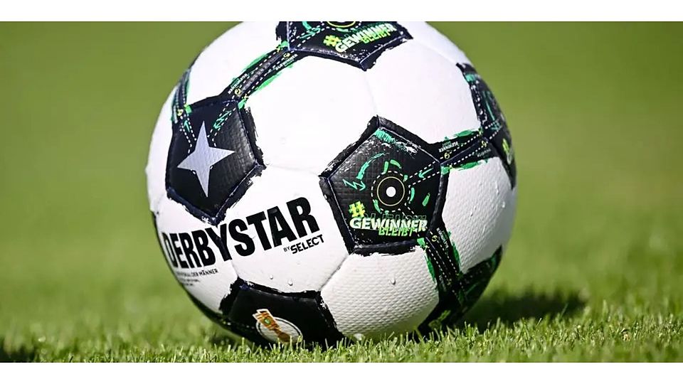 Niederlage zum Hinrundenabschluss für die Fußball-A-Junioren des SC Waldgirmes: Im letzten Hessenliga-Spiel, bevor das Leder dann ruht, kassieren sie eine 3:5-Heimpleite. (Symbolbild) © Harry Langer/dpa