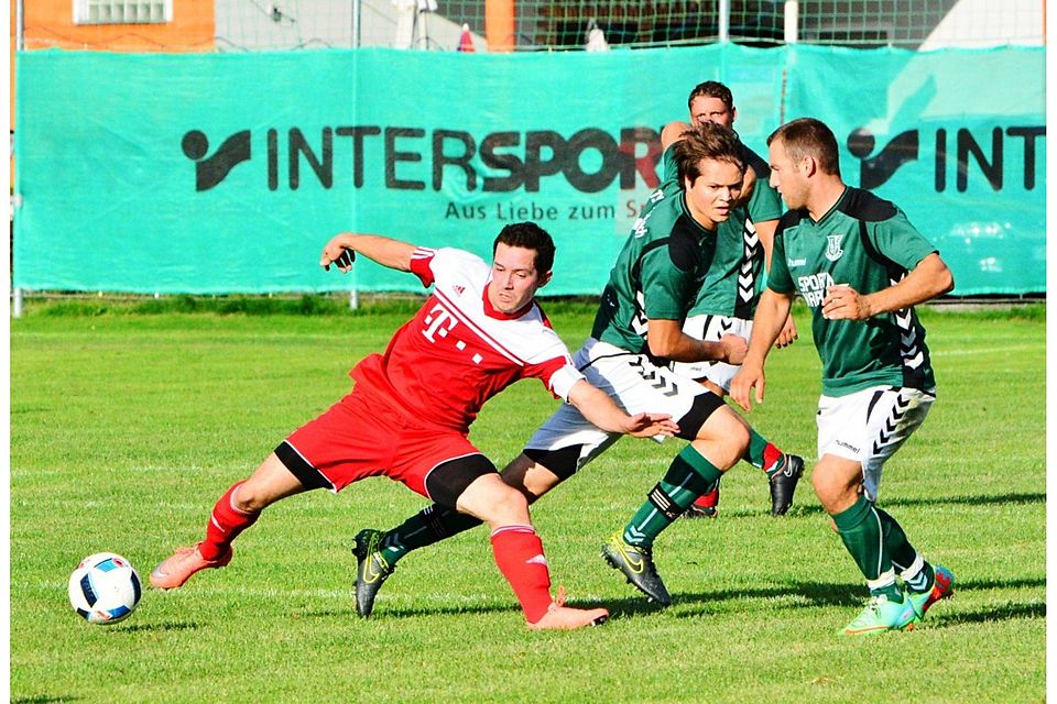 Der SC Ettmannsdorf besiegte den TSV Bad Abbach knapp mit 2:1   Foto: Zwick