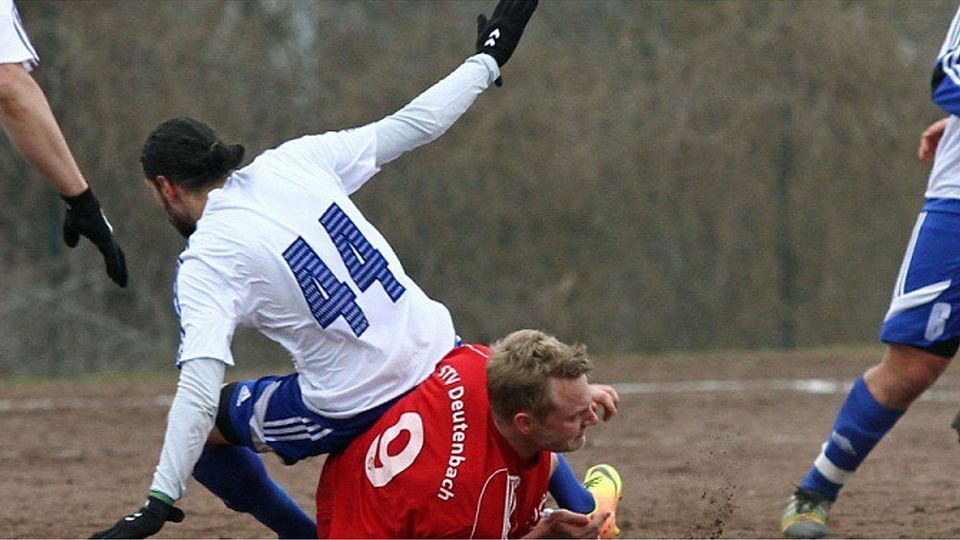 Diesmal begegneten sich Anastasios Kartalis (oben) und Markus Brattinger (unten) nicht auf dem Deutenbacher, sondern auf dem Germanen-Acker. F: Janousch