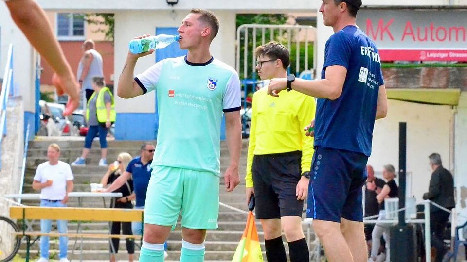 Tobias Eckermann (rechts) wird auch in der Saison 2026/2027 die Geschicke des FC Erfurt Nord leiten.