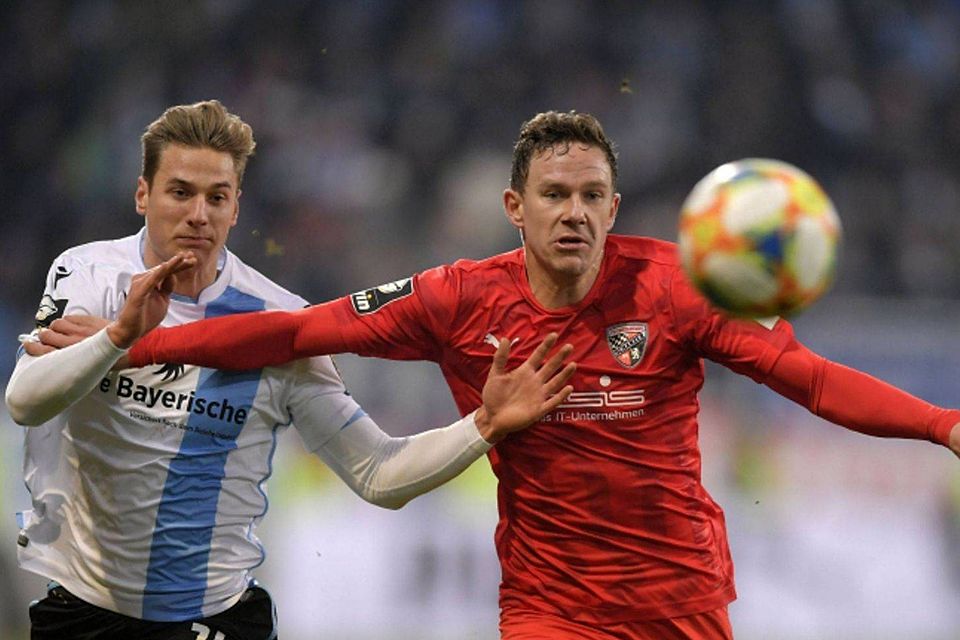 Hiergeblieben! Kann der TSV 1860 (l. Shootingstar Dennis Dressel) die enteilten Ingolstädter noch abfangen? Imago