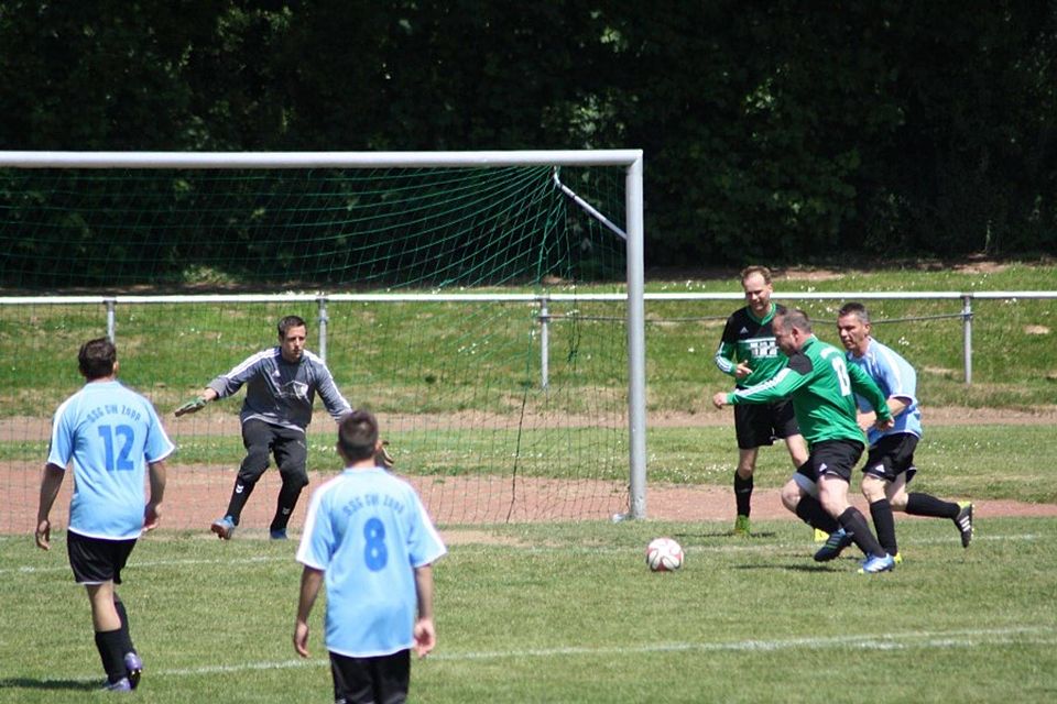 <b>F: Hans Esser</b> <b>F: Hans Esser</b>