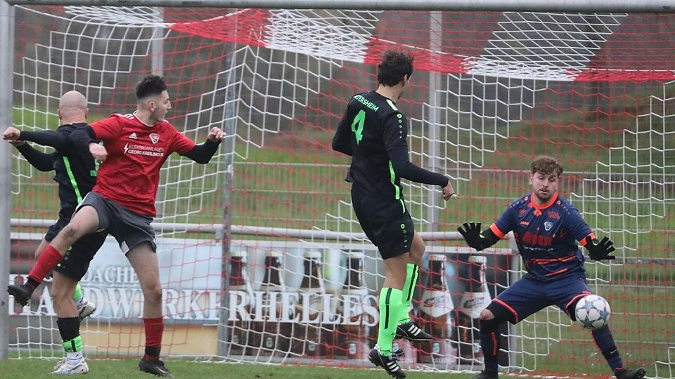 Kein seltener Anblick für die Hintermannschaft des VfB II: Gegen Dietersheim kassierte man gleich sechs Gegentreffer.