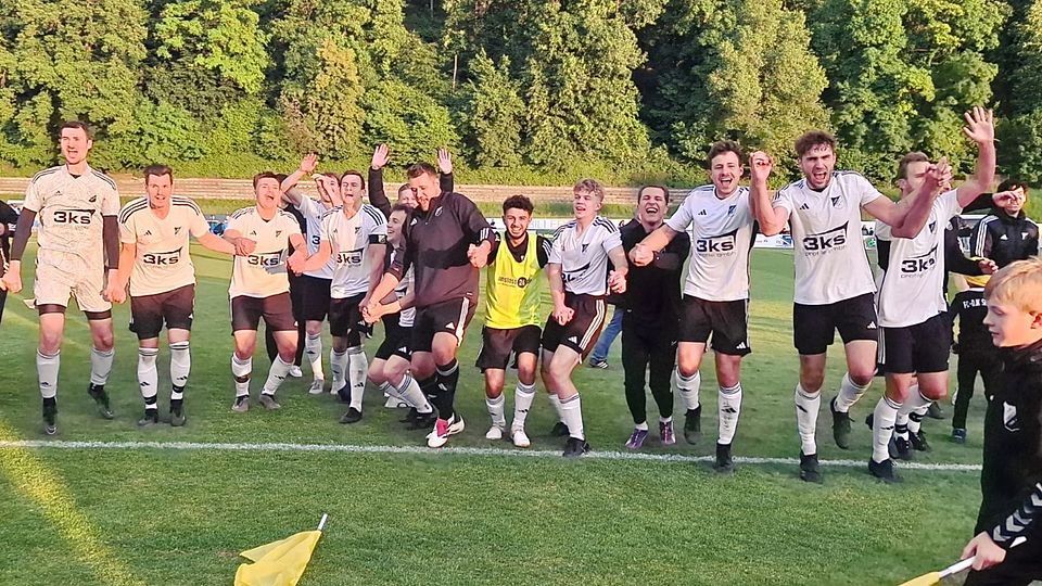 Der FC.-DJK Simbach darf sich über den Erhalt der Bezirksliga freuen 
