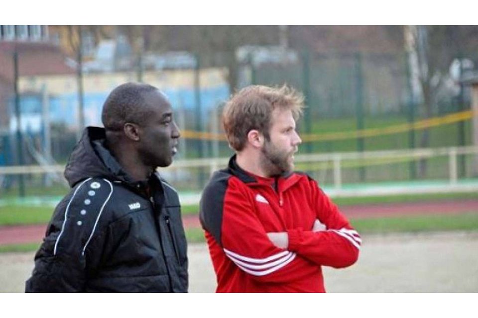 Teammanager Al Anozie (links) und Spielertrainer Alexander Peters übernehmen die TuS-Reserve. Foto: Reinhard Rehkamp