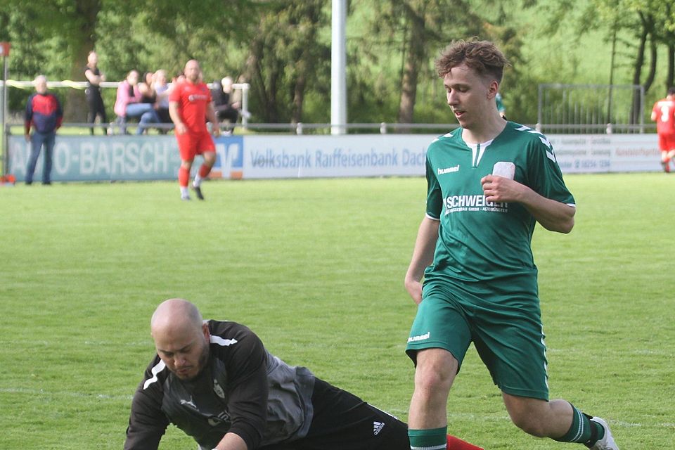 Der Dauerbeschäftigte: Türk-Torwart Mert Özcelik stand im Spiel gegen Paul Ottilinger und den TSV Altomünster immer wieder im Mittelpunkt.